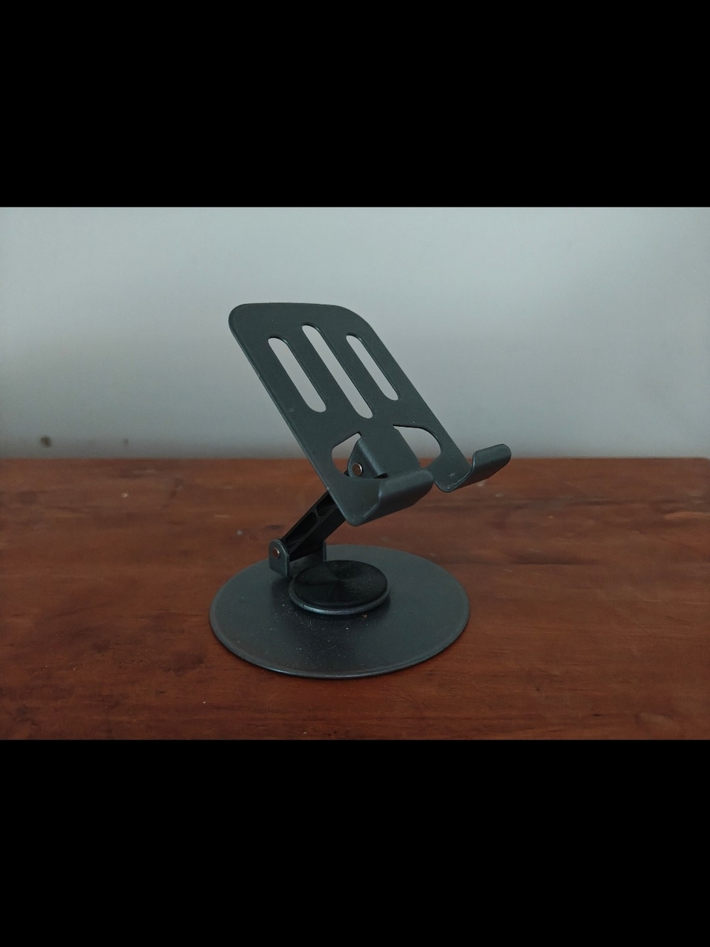 Adjustable Metal Phone/Tablet Stand in Black